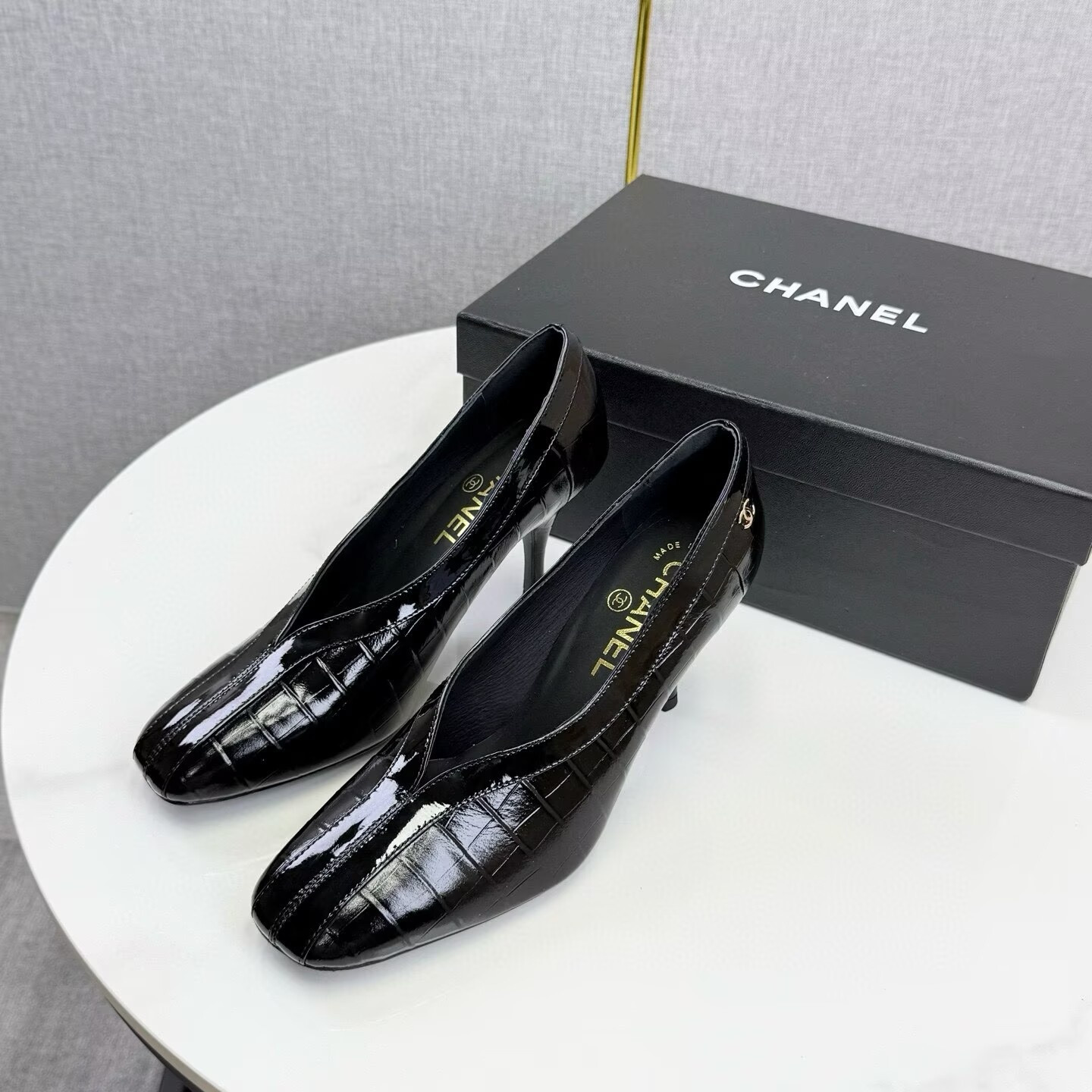 ua Ch**el pumps