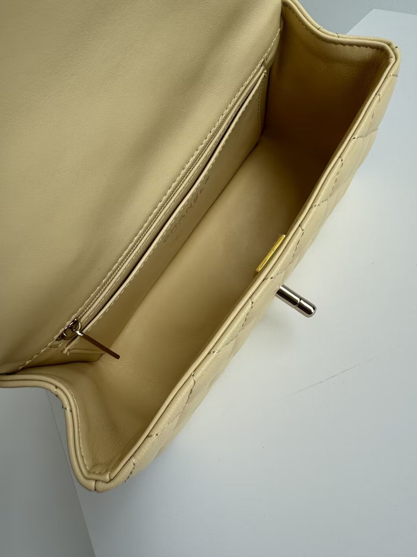 Ch**el Mini CF handle 20x12x6cm