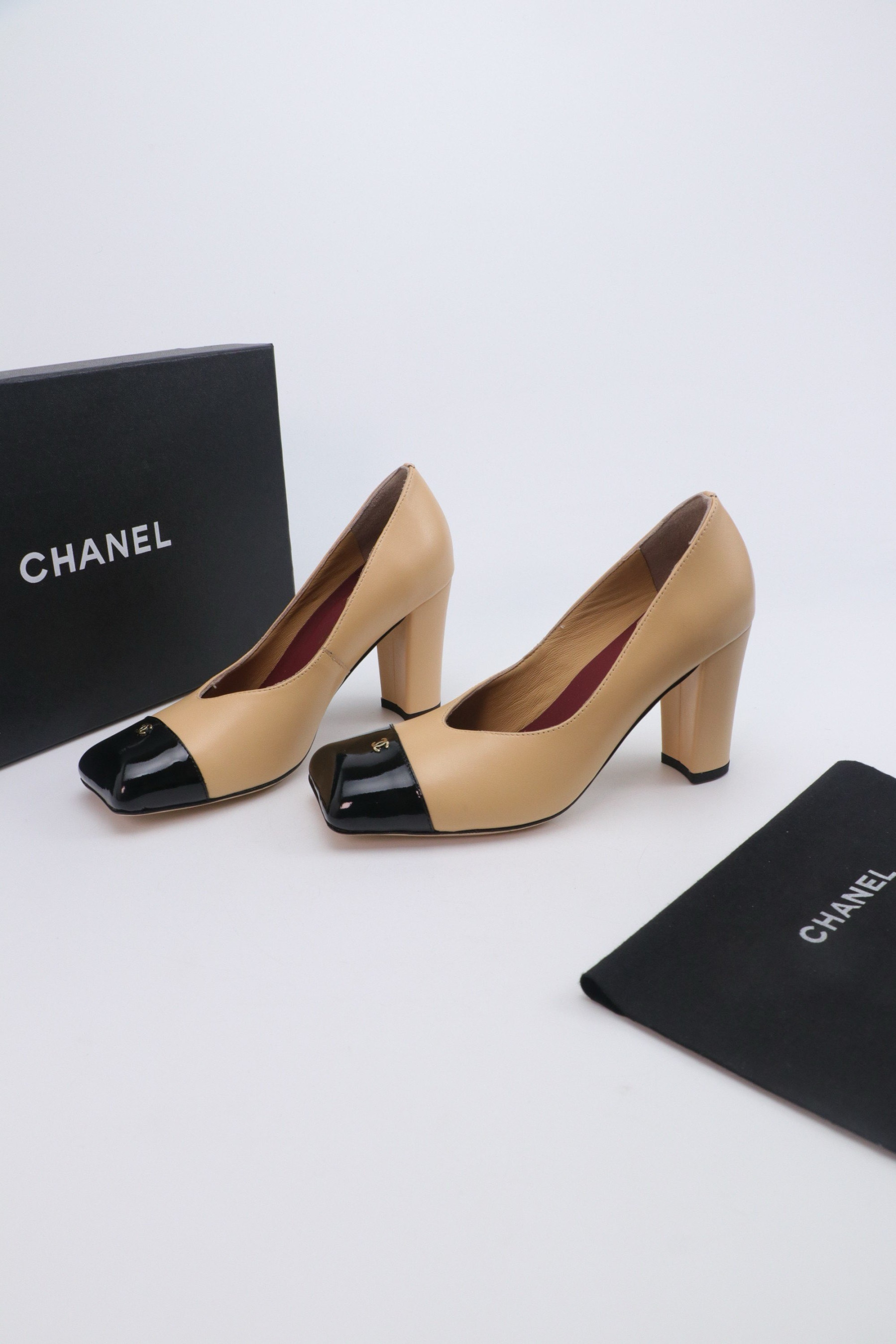 ua Ch**el pumps