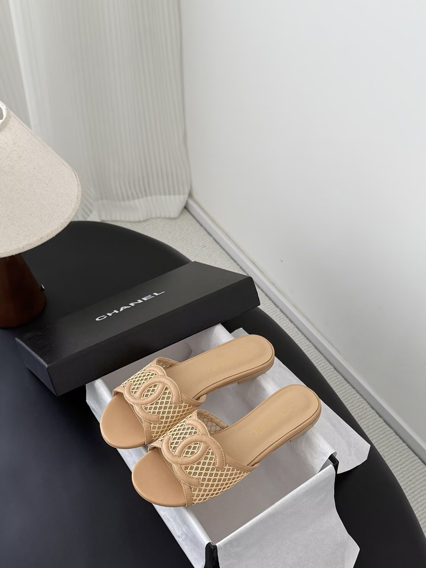 ua Ch**el sandals