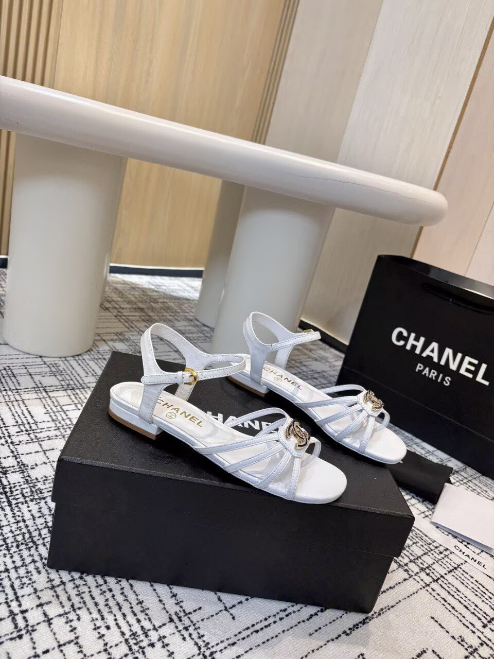 ua Ch**el sandals