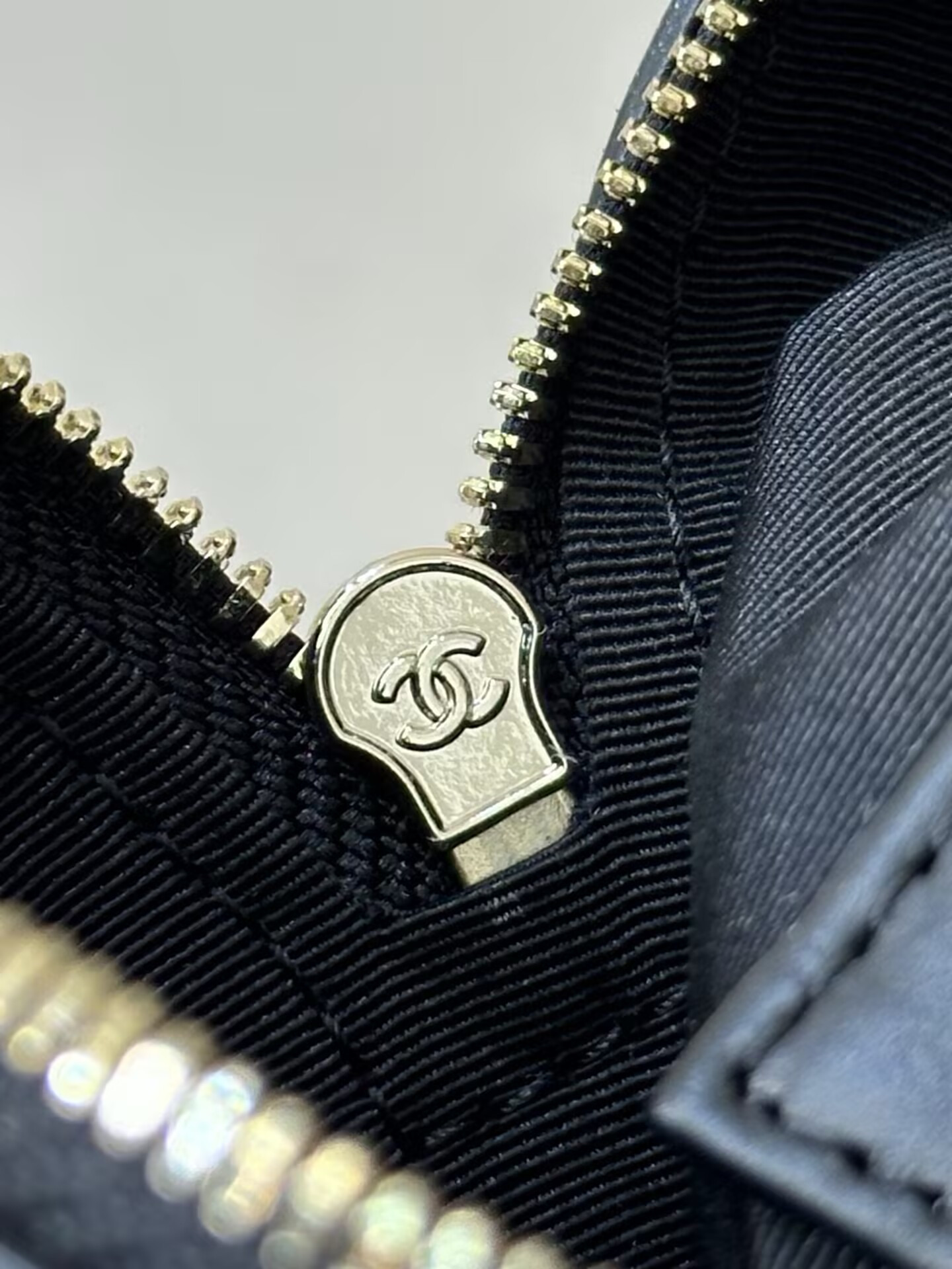 Ch**el Clutch with chain AP5092 11.5x19.5x5.5cm