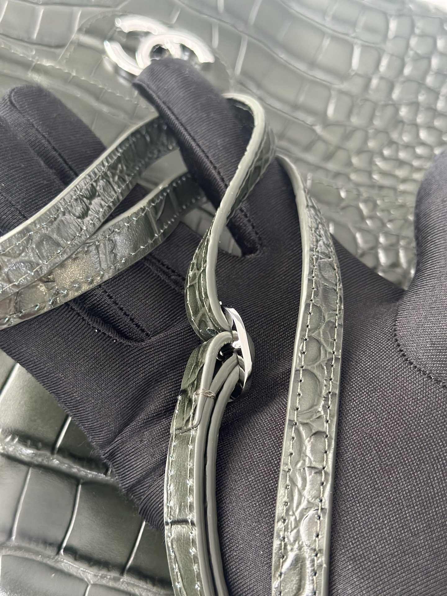 Ch**el Maxi Flap Bag Olive Green Silver hardware AS6233 26x38.5x11cm