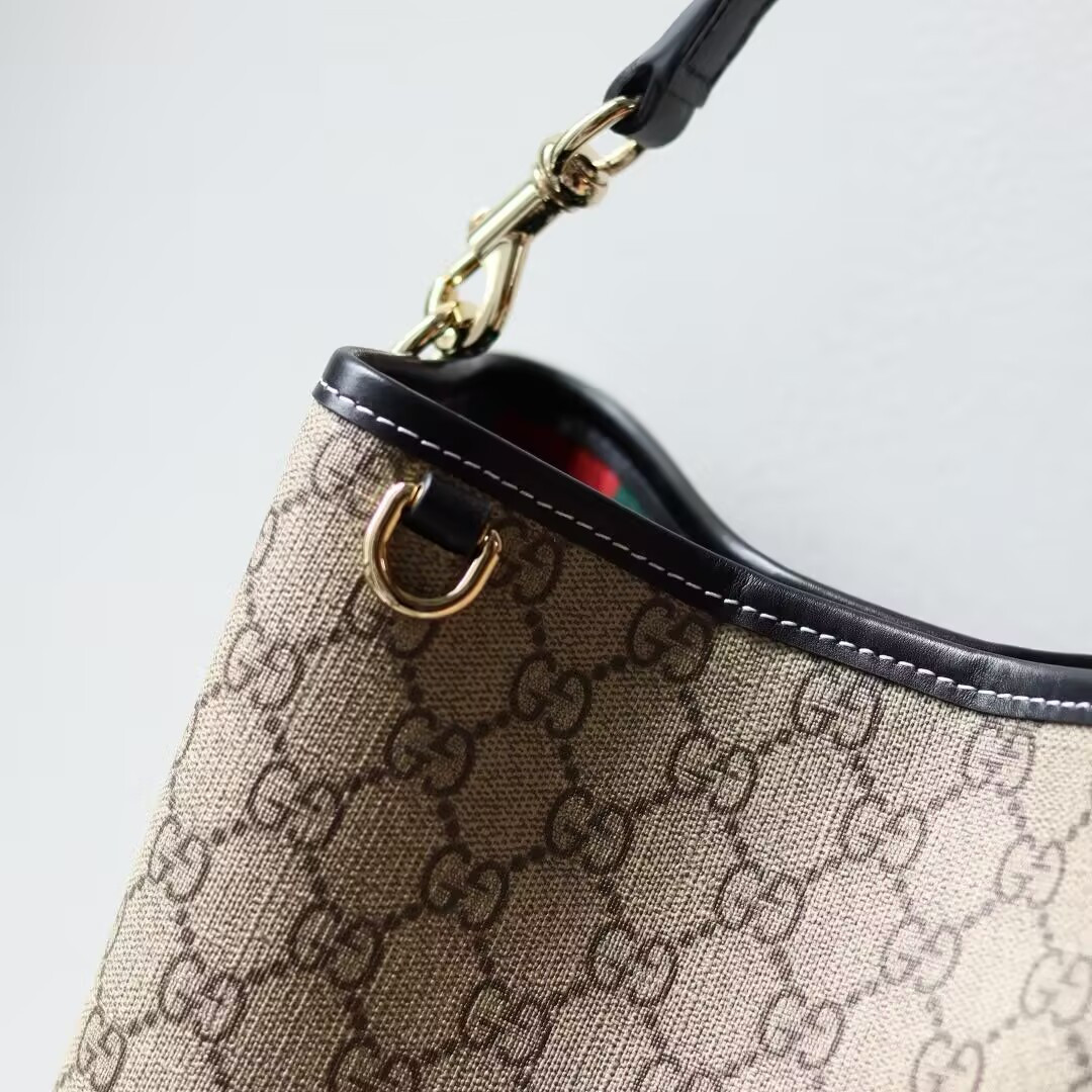 Gucci GG Emblem Small Bucket Bag 19x18x11cm