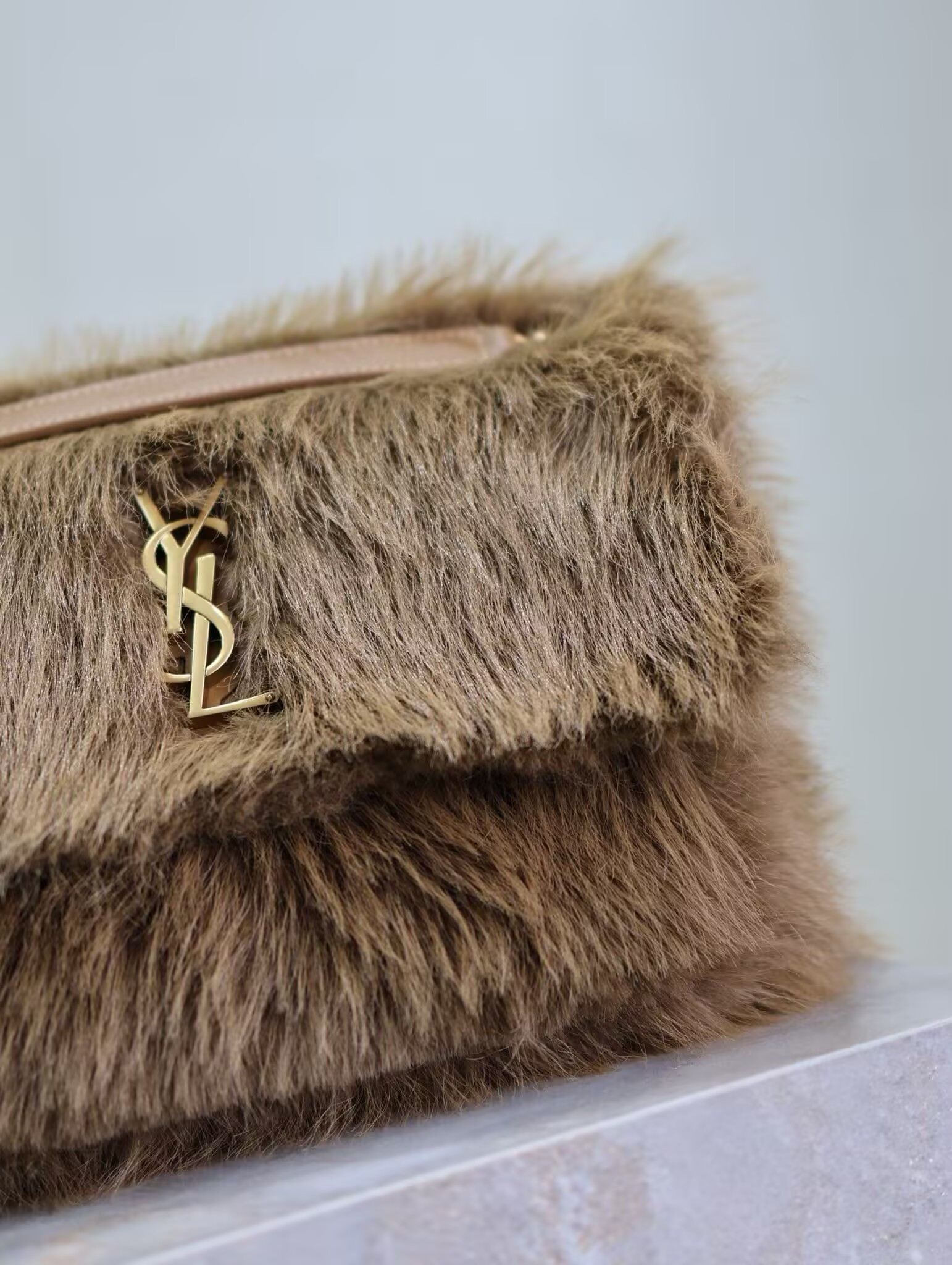 Y51 NIKI Medium IN SHEARLING 28 X 20 X 8.5 CM