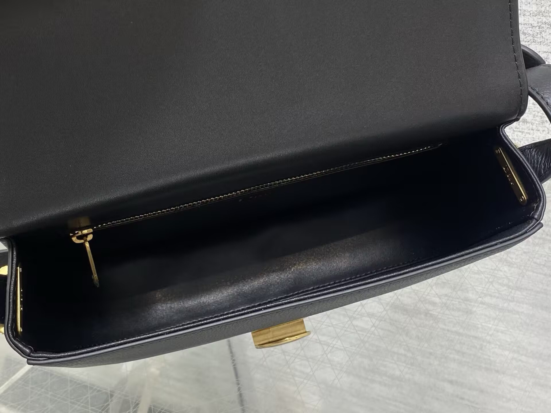 D10r medium médaillon flap bag 23x16x6.5cm