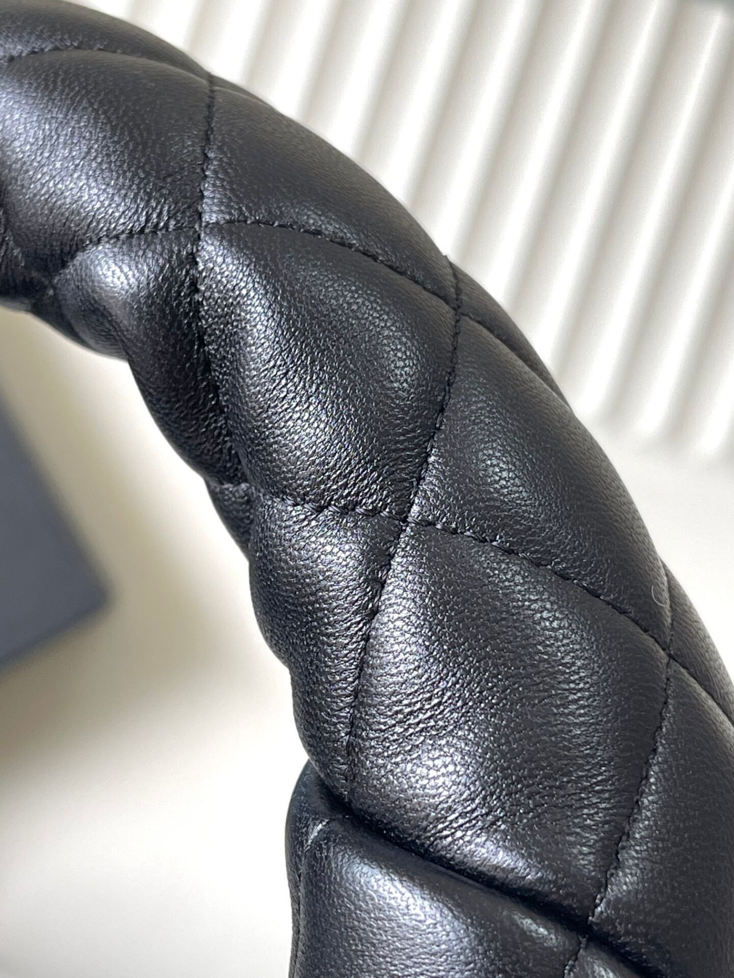 Y51 ICARINO IN QUILTED NAPPA 47x35x15cm