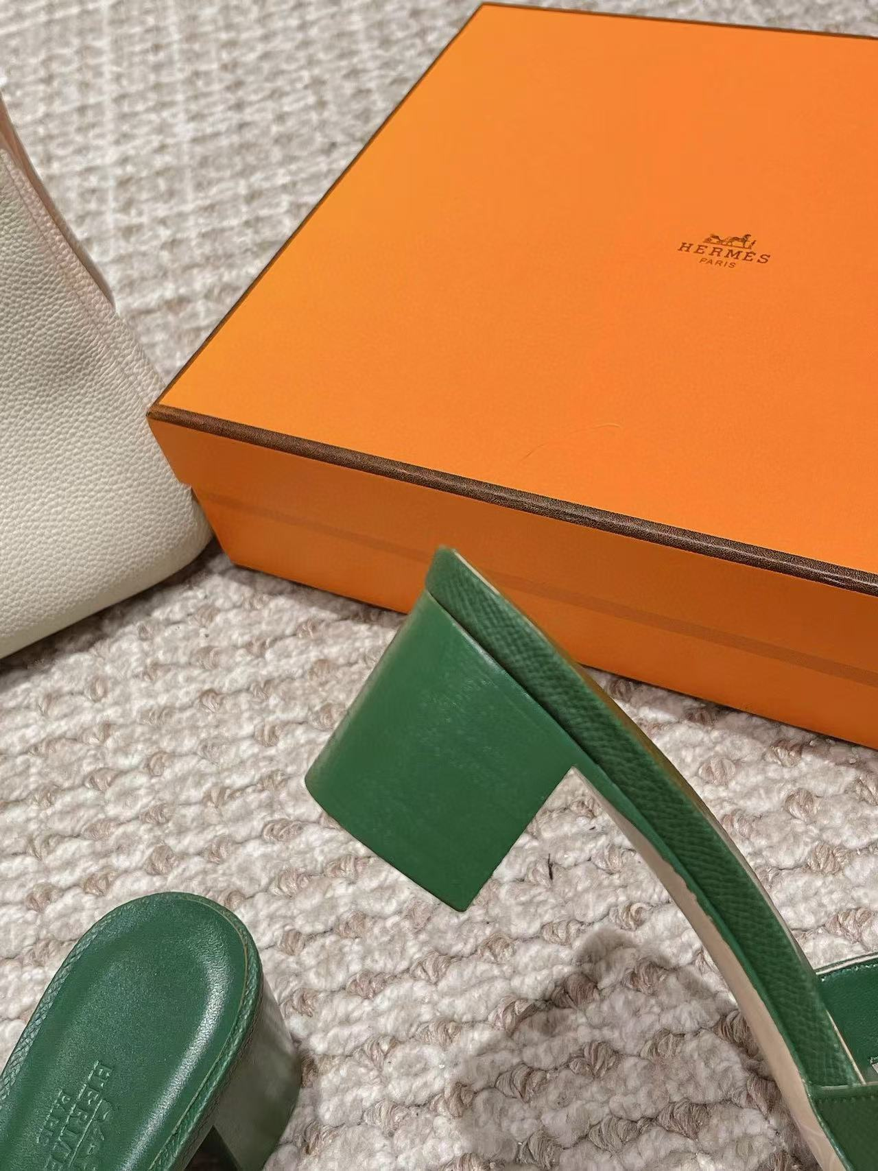 UA H**me5 Oasis sandal