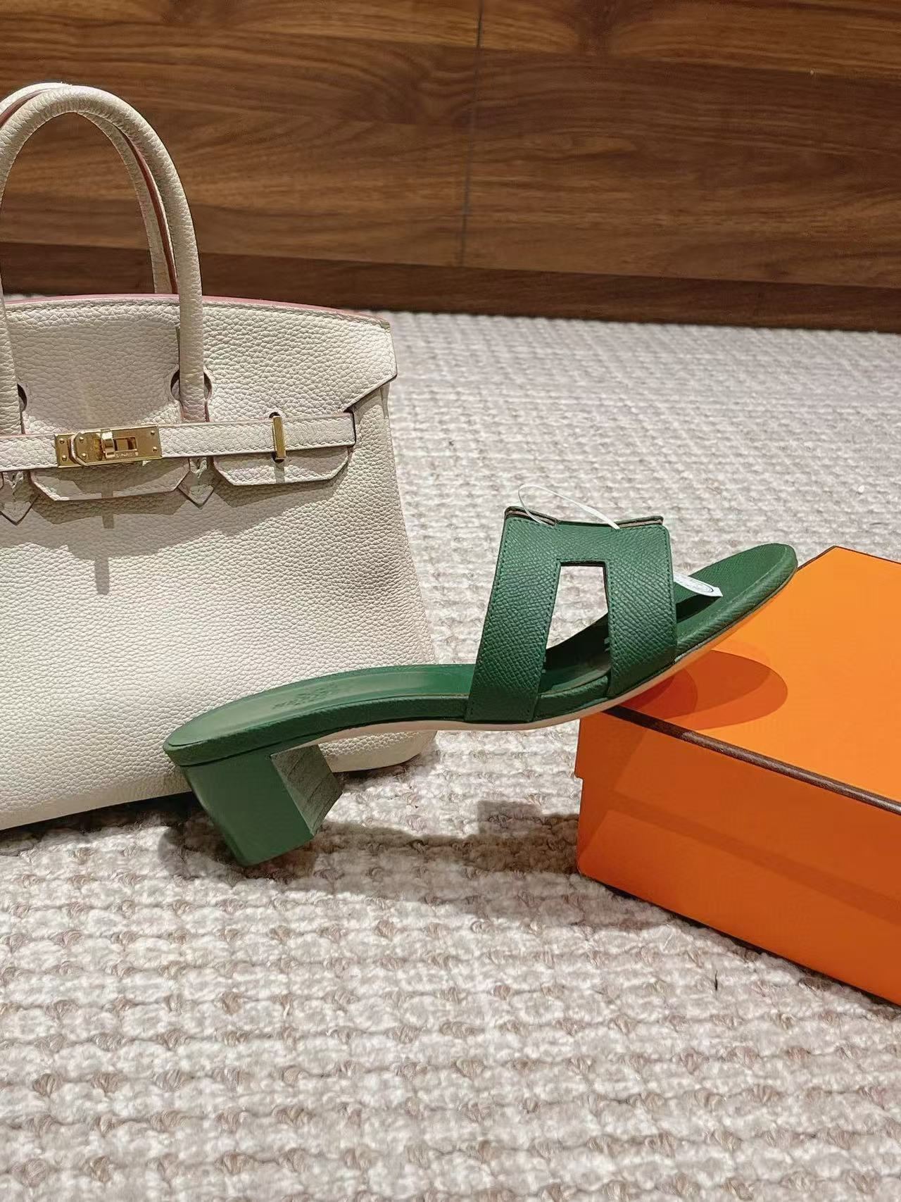 UA H**me5 Oasis sandal