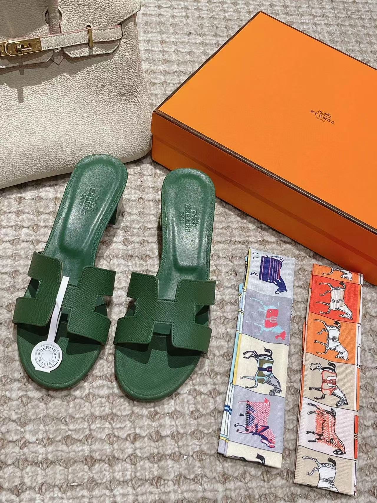UA H**me5 Oasis sandal