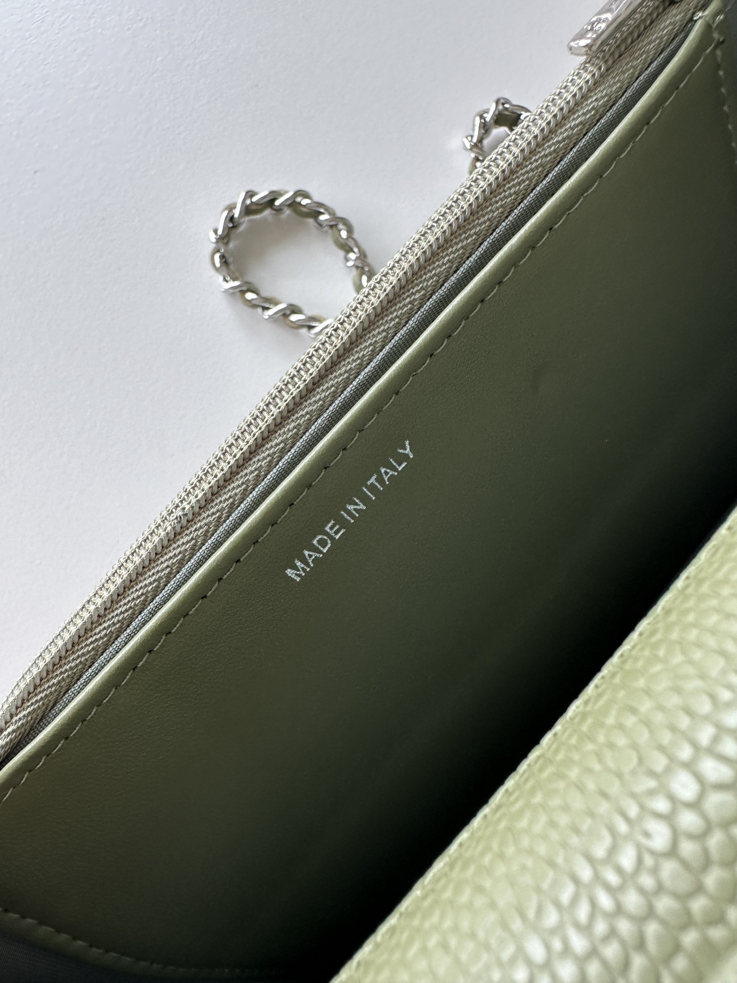 Ch**el woc classic wallet on chain 13x19cm