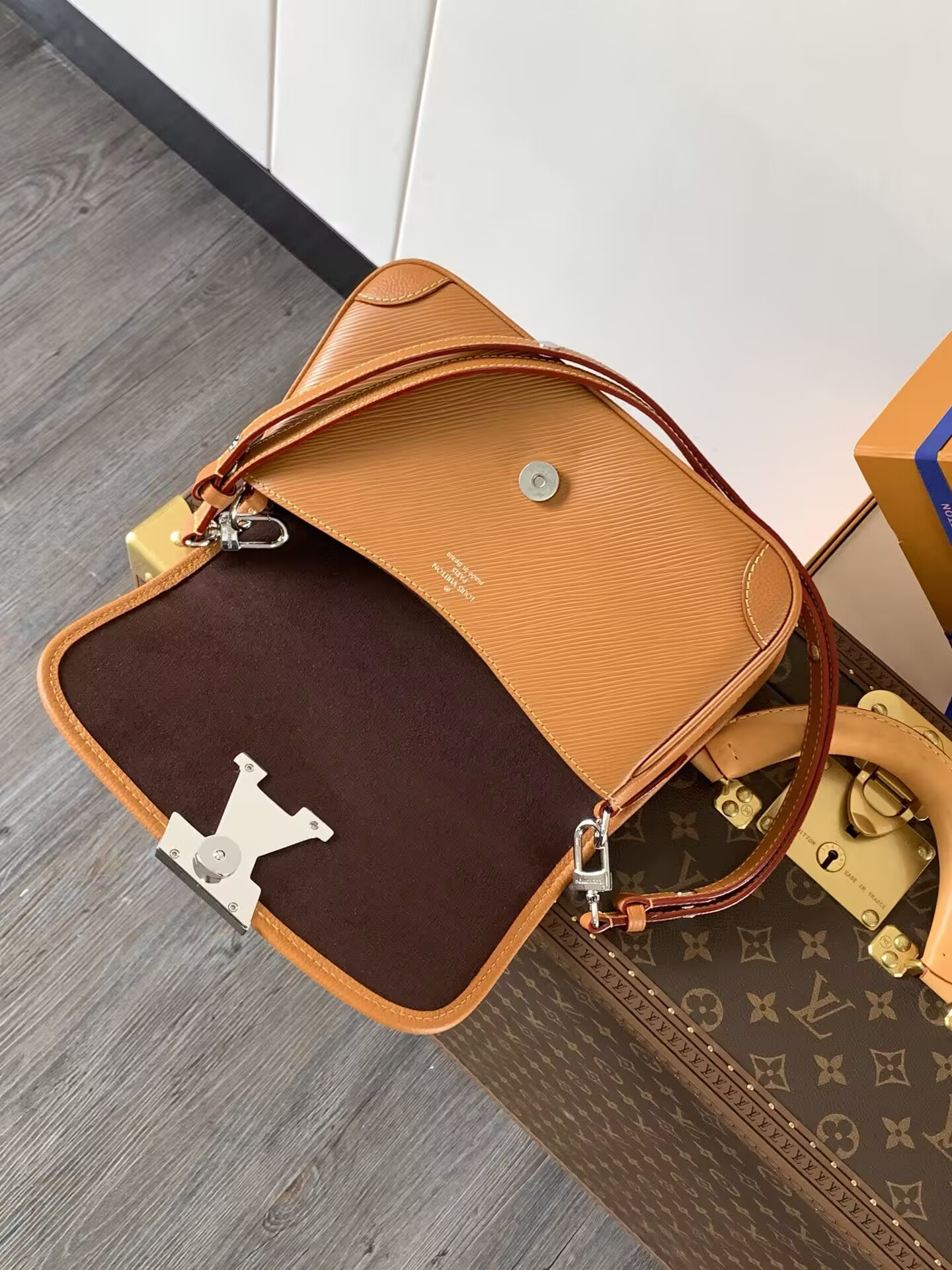 LV BUCI Handbags M59459 15.5x9x24.5cm