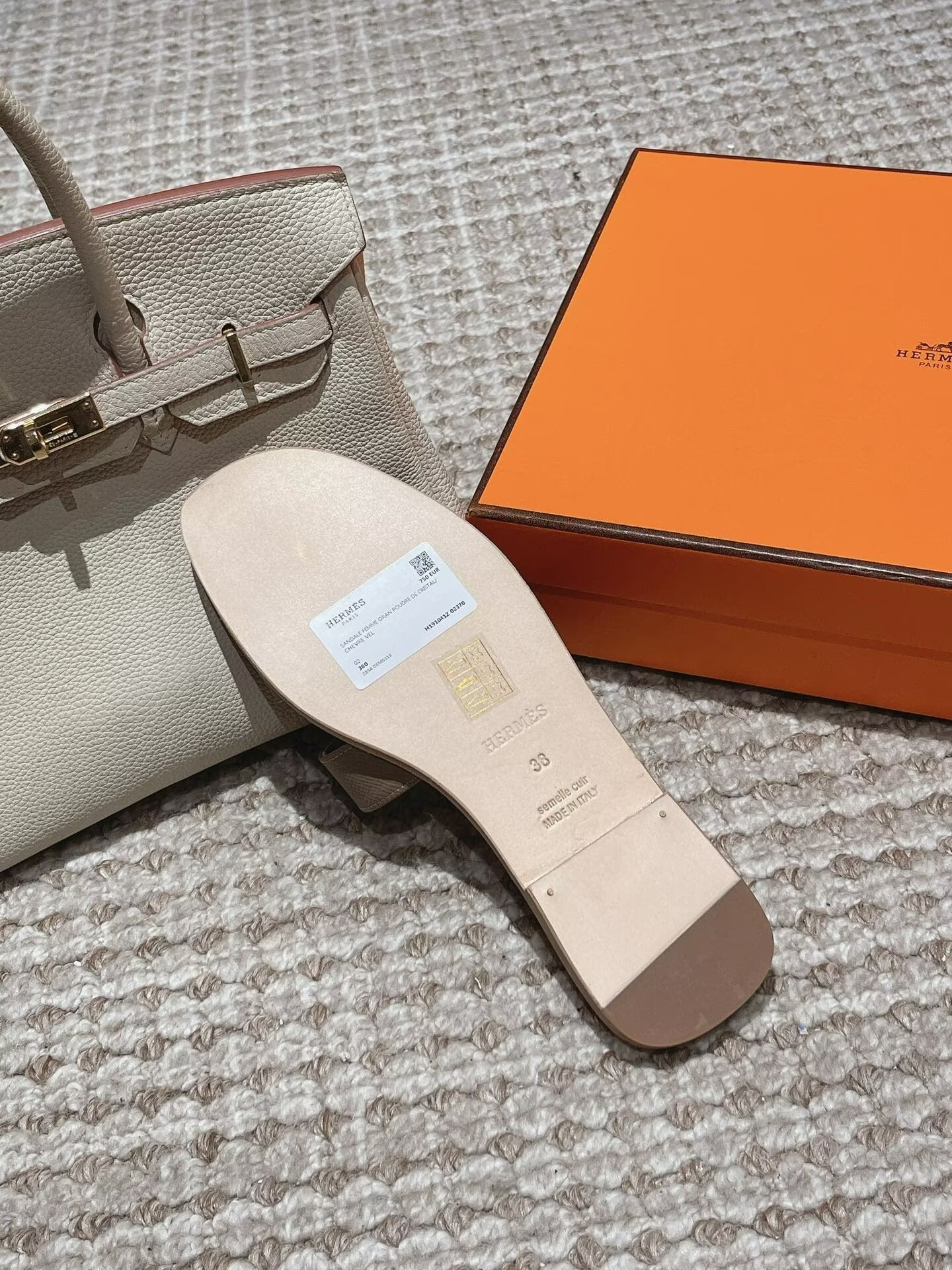 ua H**me5 oran sandal