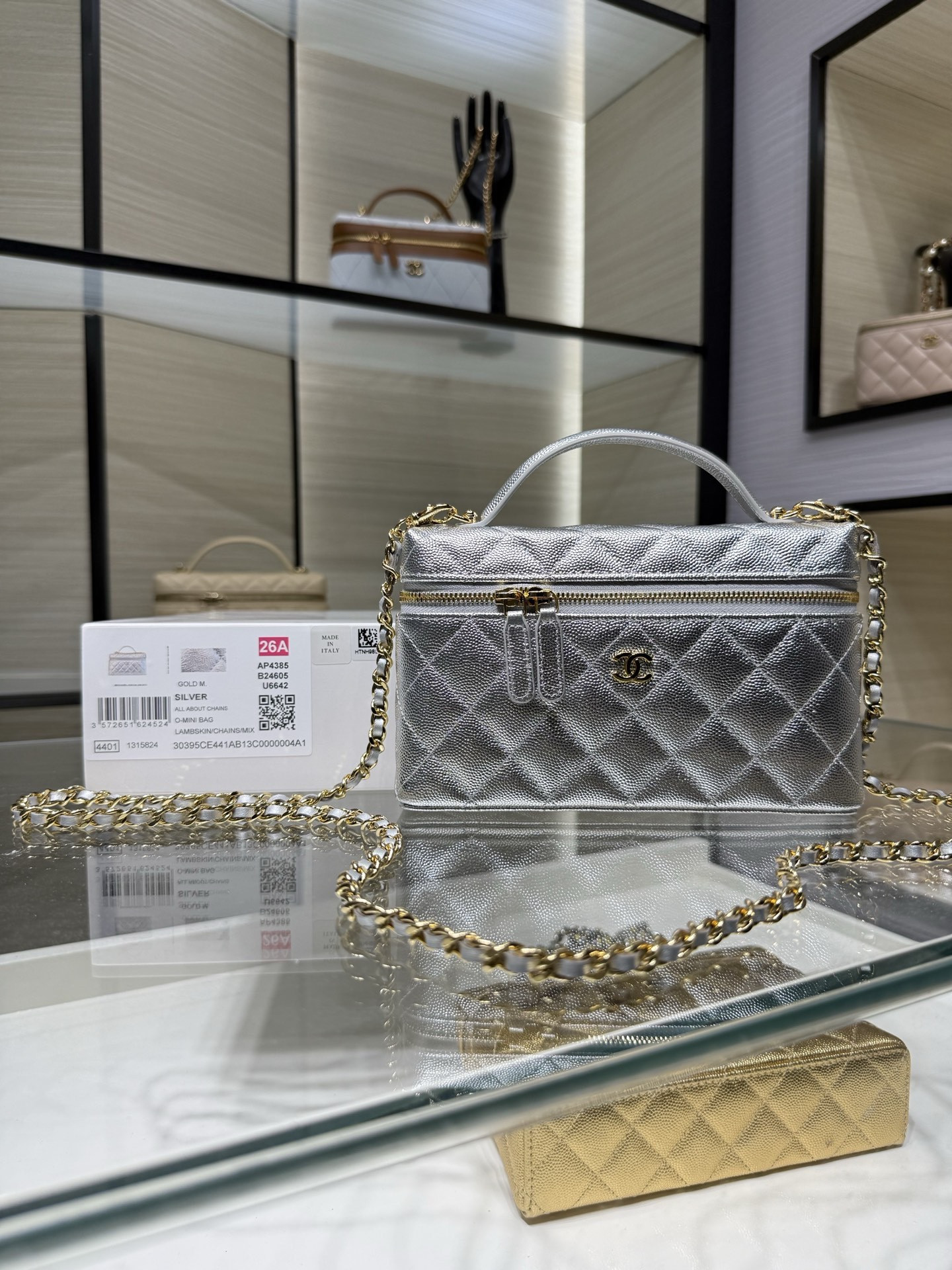 Ch**el Classic Vanity with chain Handbag AP4385 17x19x5cm