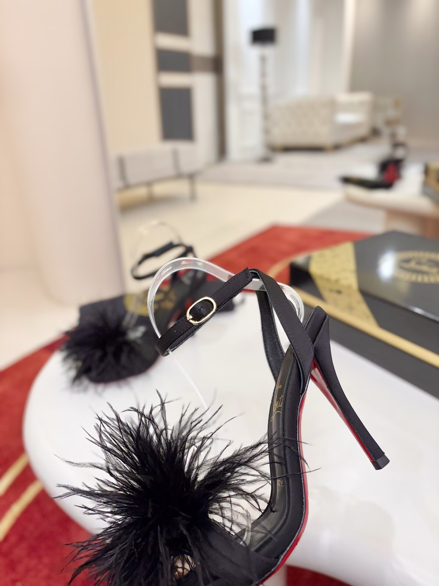 ua Chr1st1an louboutin patapompom sandals