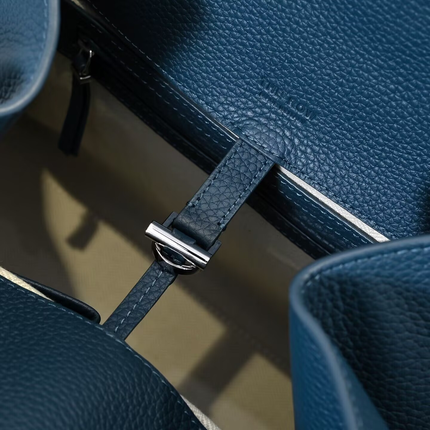 The R0w MARGAUX 15 38.5x16x30cm