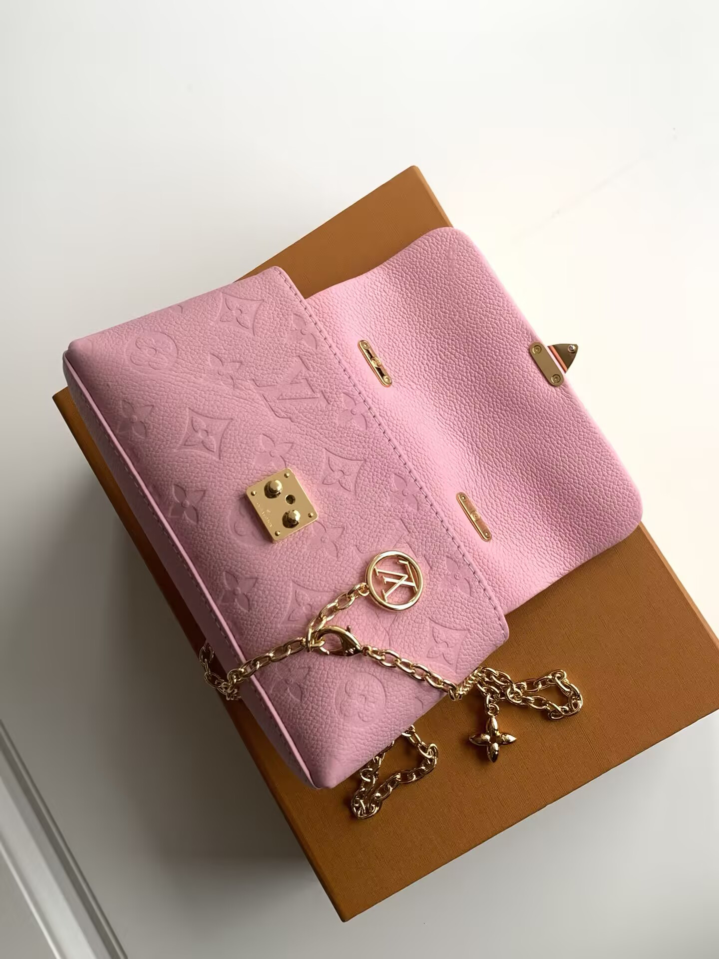 LV Nano Madeleine M29448 21 x 12.5 x 6 cm