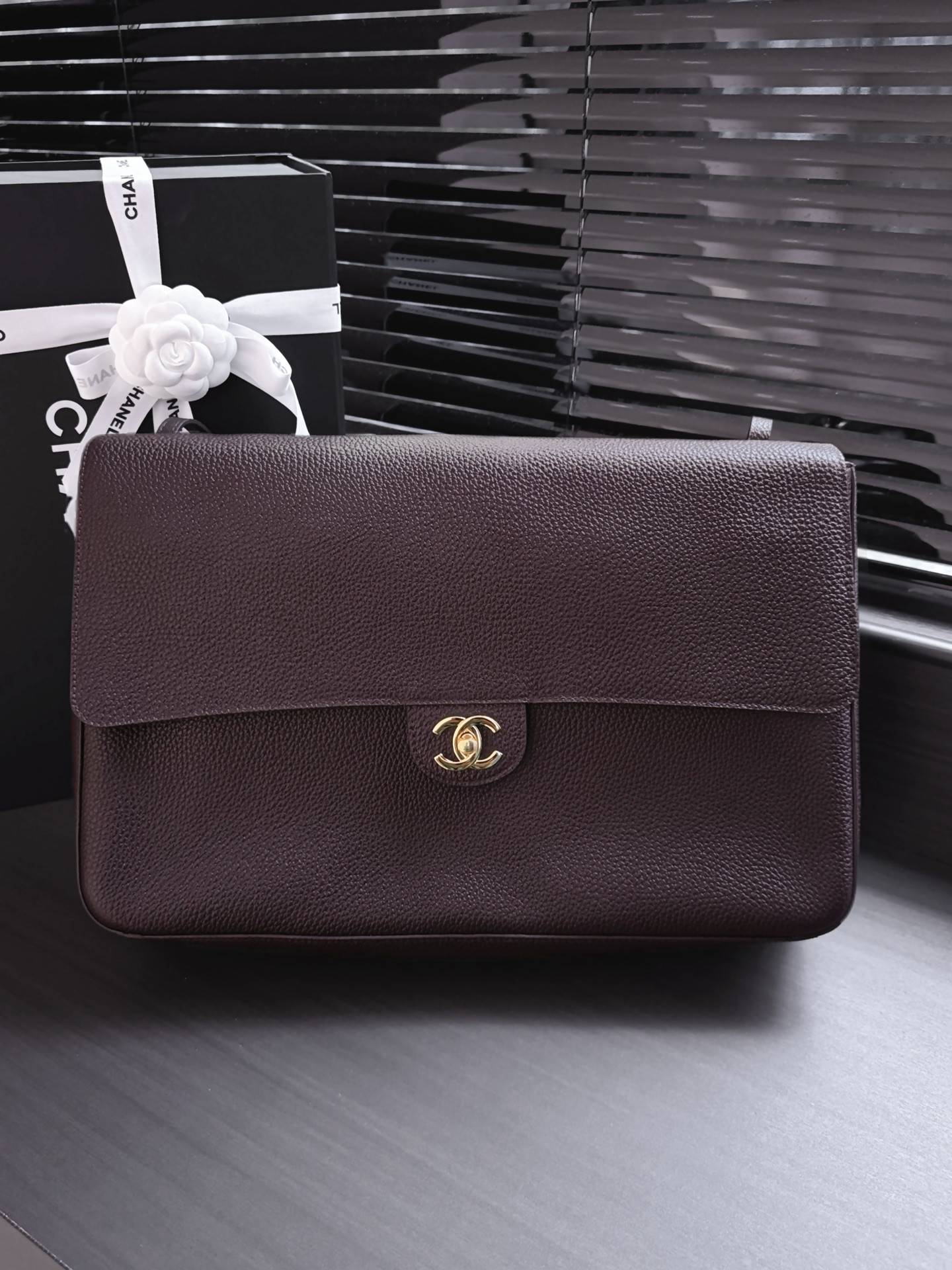 Ch**el Maxi Flap Bag in Coffee with Gold-Tone Hardware AS6233 26x38.5x11cm