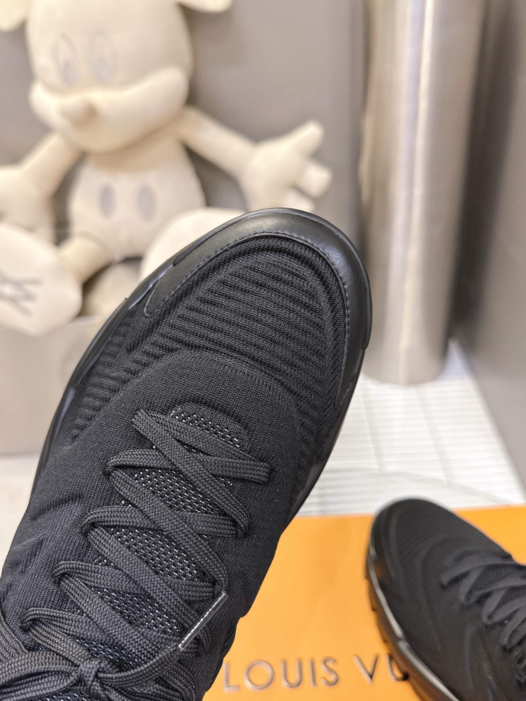 UA LV Sneakers