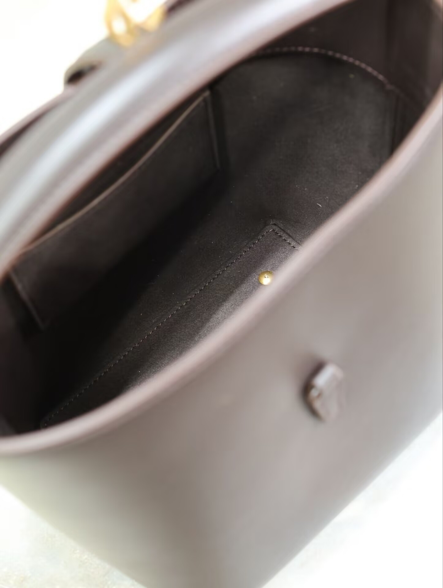 Y51 LE 37 In Shiny Leather 17x20x13cm