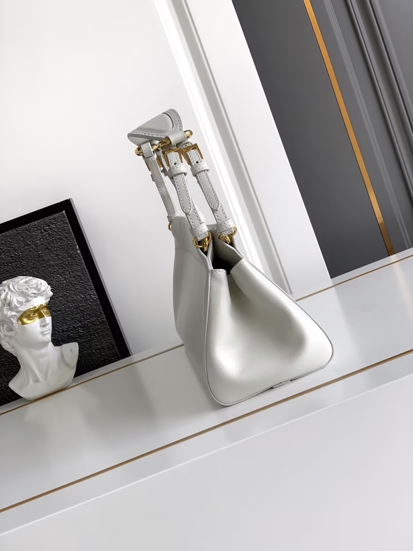 Pra*a Enchaîné Medium Leather Bag 15.5x32.5x11cm