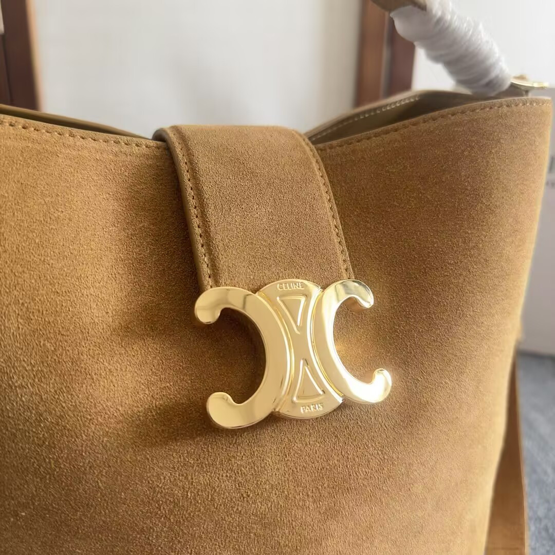 Ce1i*e MEDIUM BUCKET L0visE IN NUBUCK CALFSKIN 23.5x24x16cm