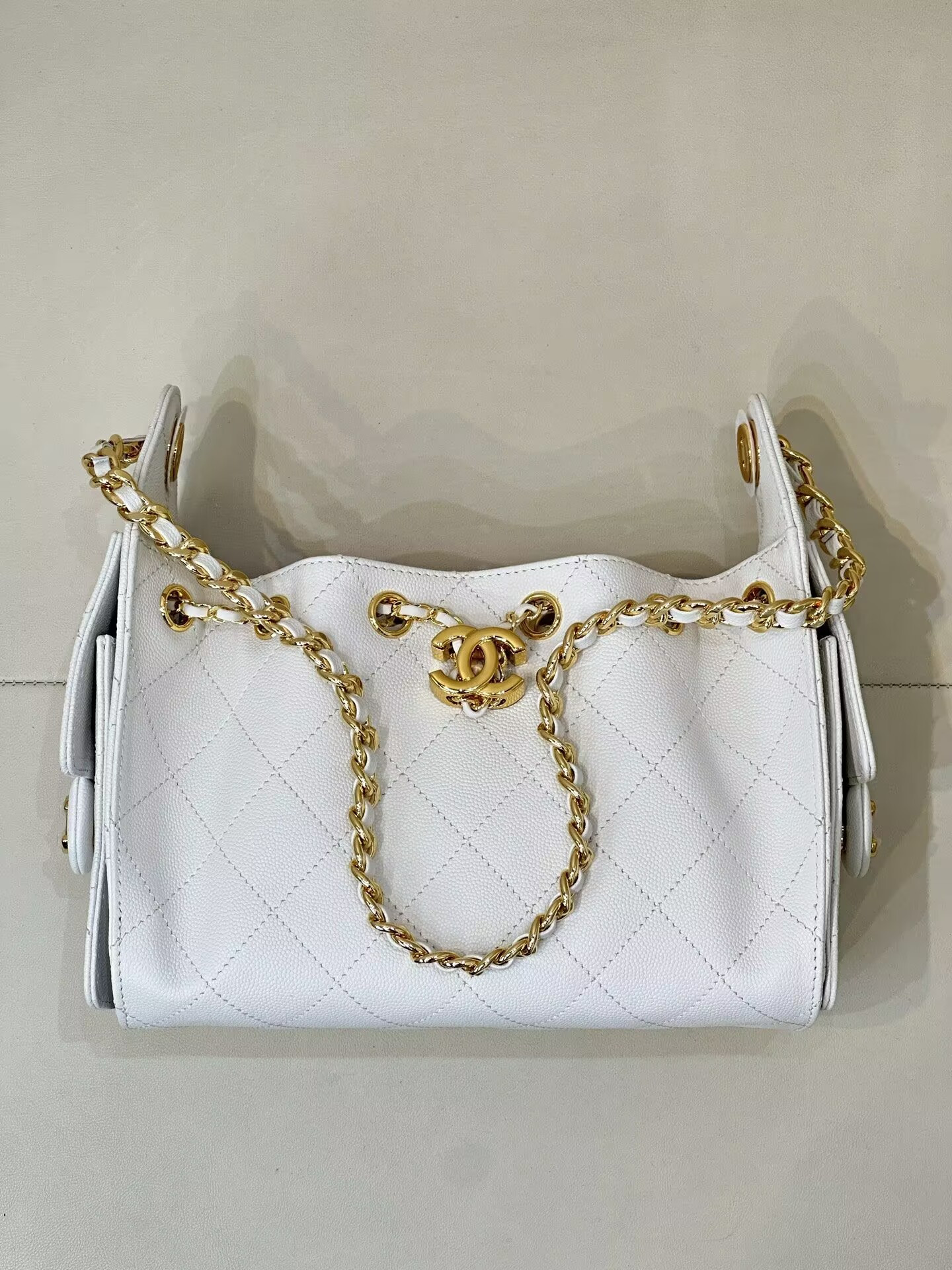 Ch**el 25C Bucket Bag Polished Gold Hardware with Red Lining AS5631 20x22x12.5cm