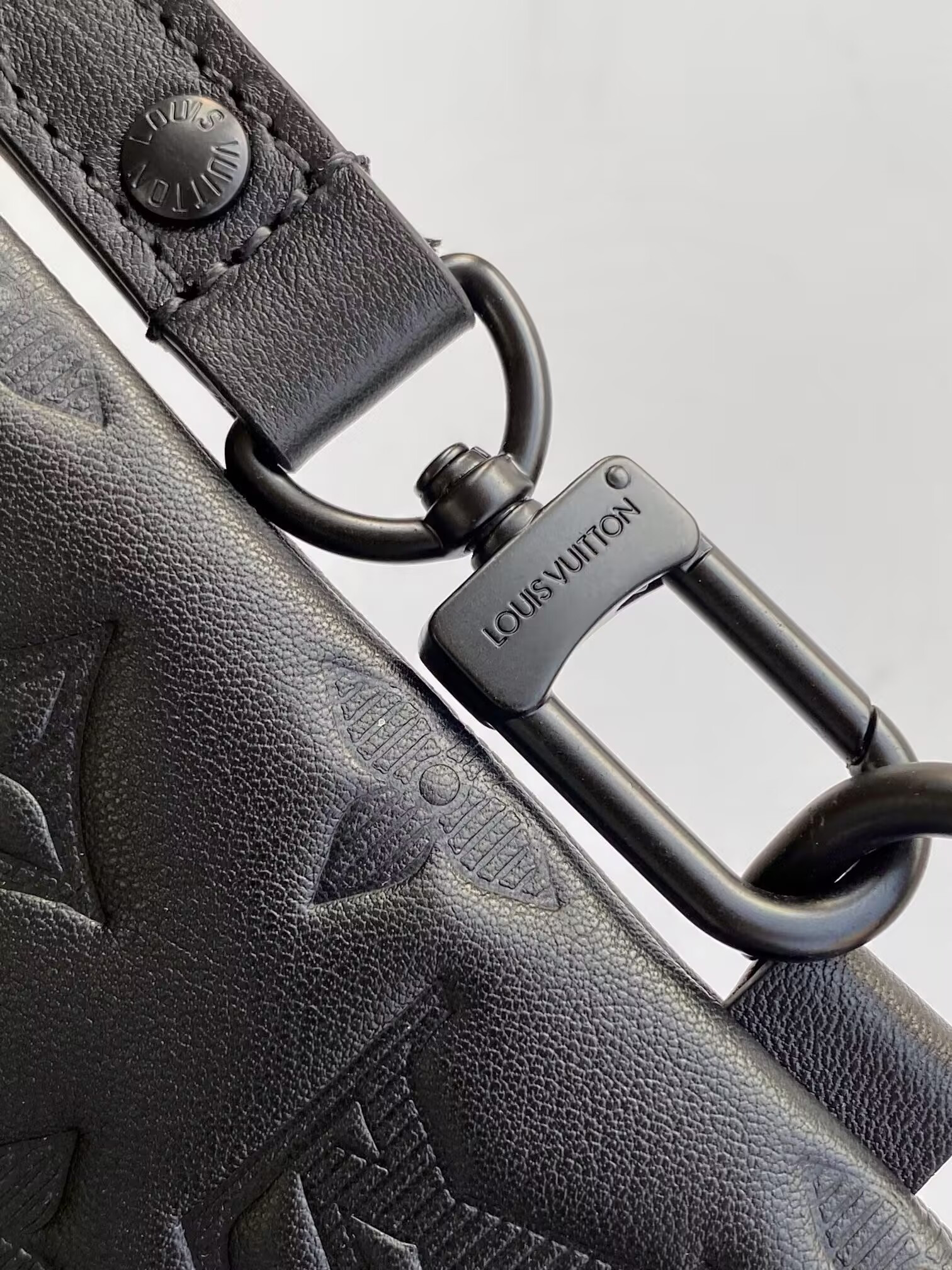 LV To-Go Pochette M81570 30 x 21.5 x 1 cm