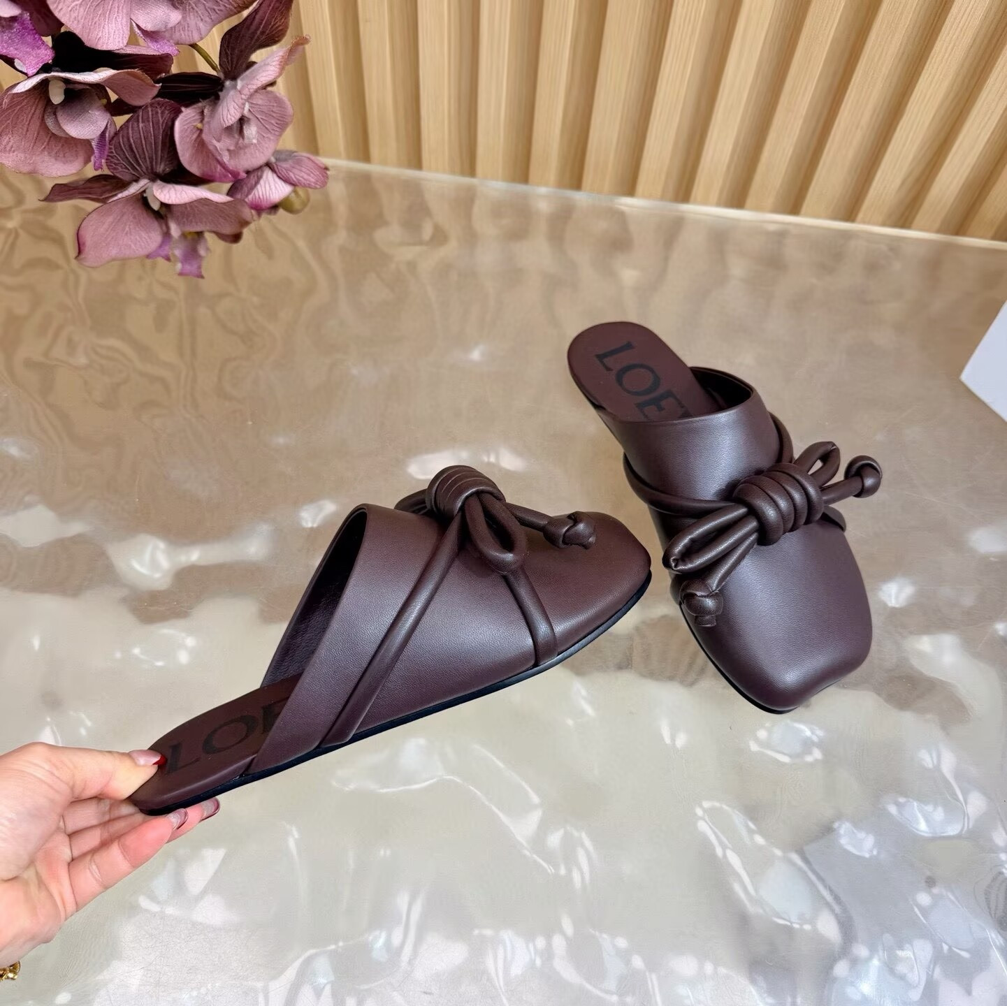 UA L0ew* Flamenco Knot Mule