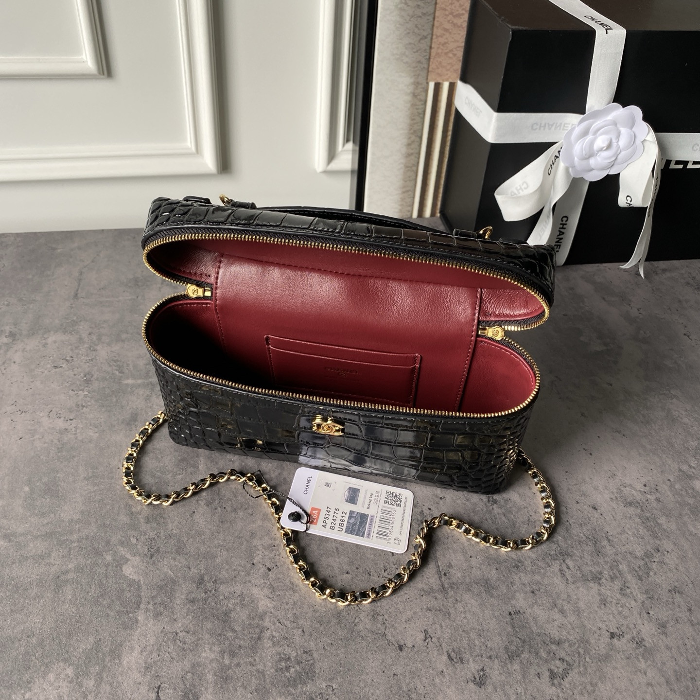 Ch**el Classic Vanity with chain Handbag AP5347 15x23x5cm