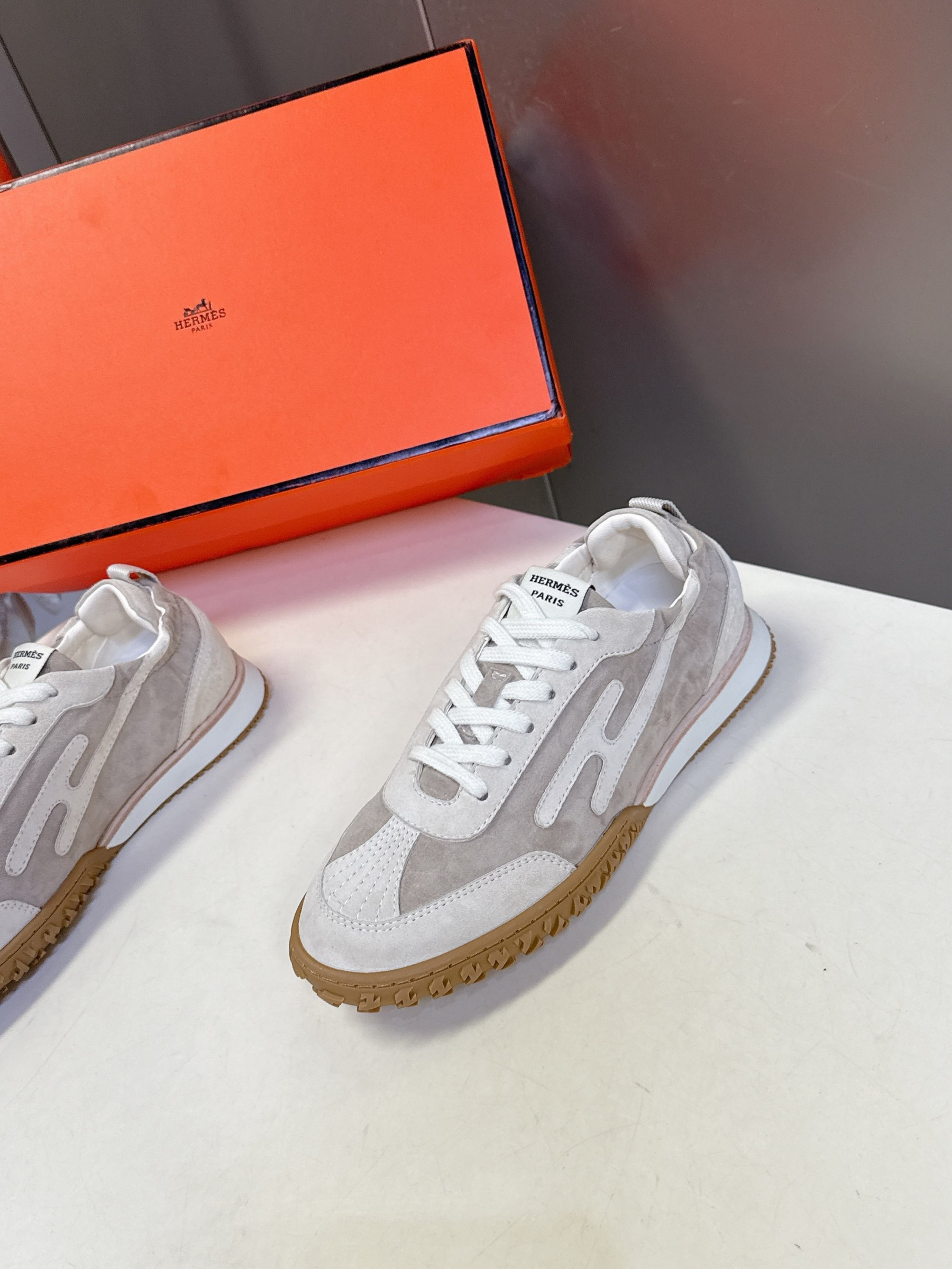 UA H**me5 Jet Sneaker