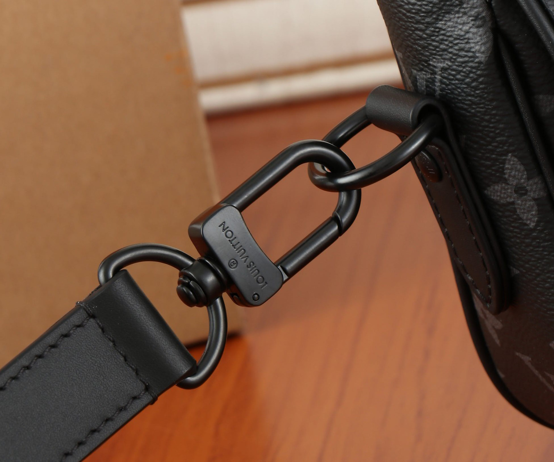 LV Montsouris Messenger PM M12519 20x17x7cm