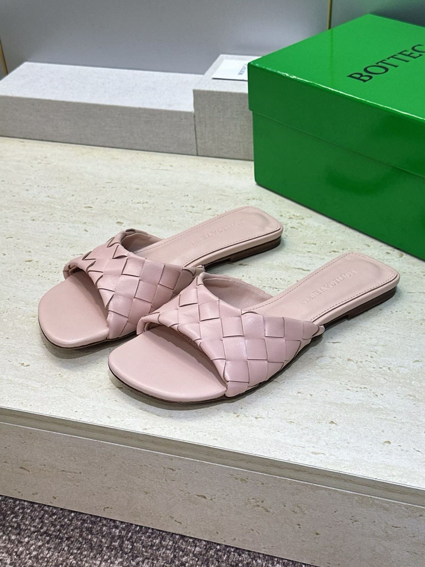 UA B0tt*ga Ven*ta Slides