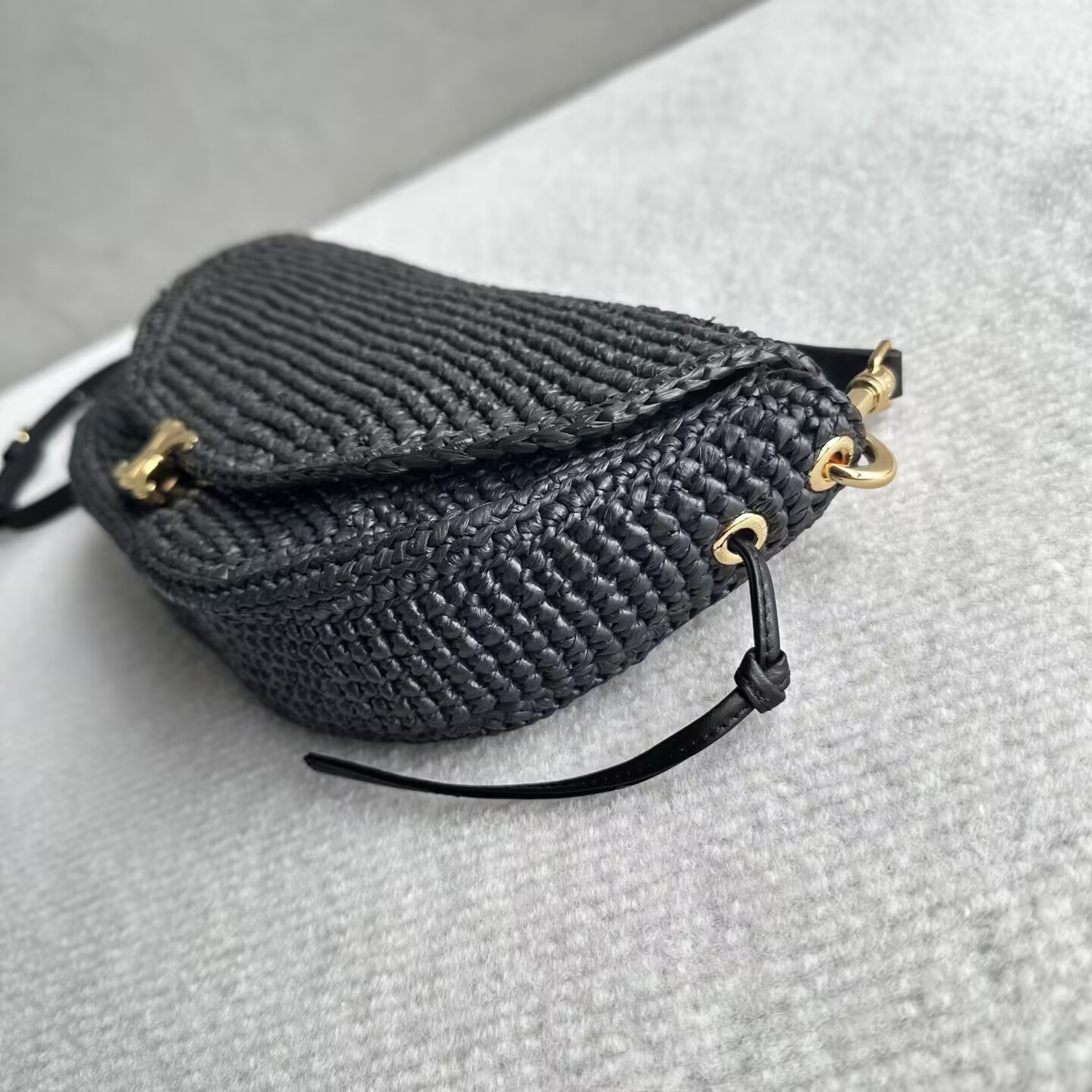 Ce1i*e little halfmoon soft triomphe in raffia 28.5x6x14cm