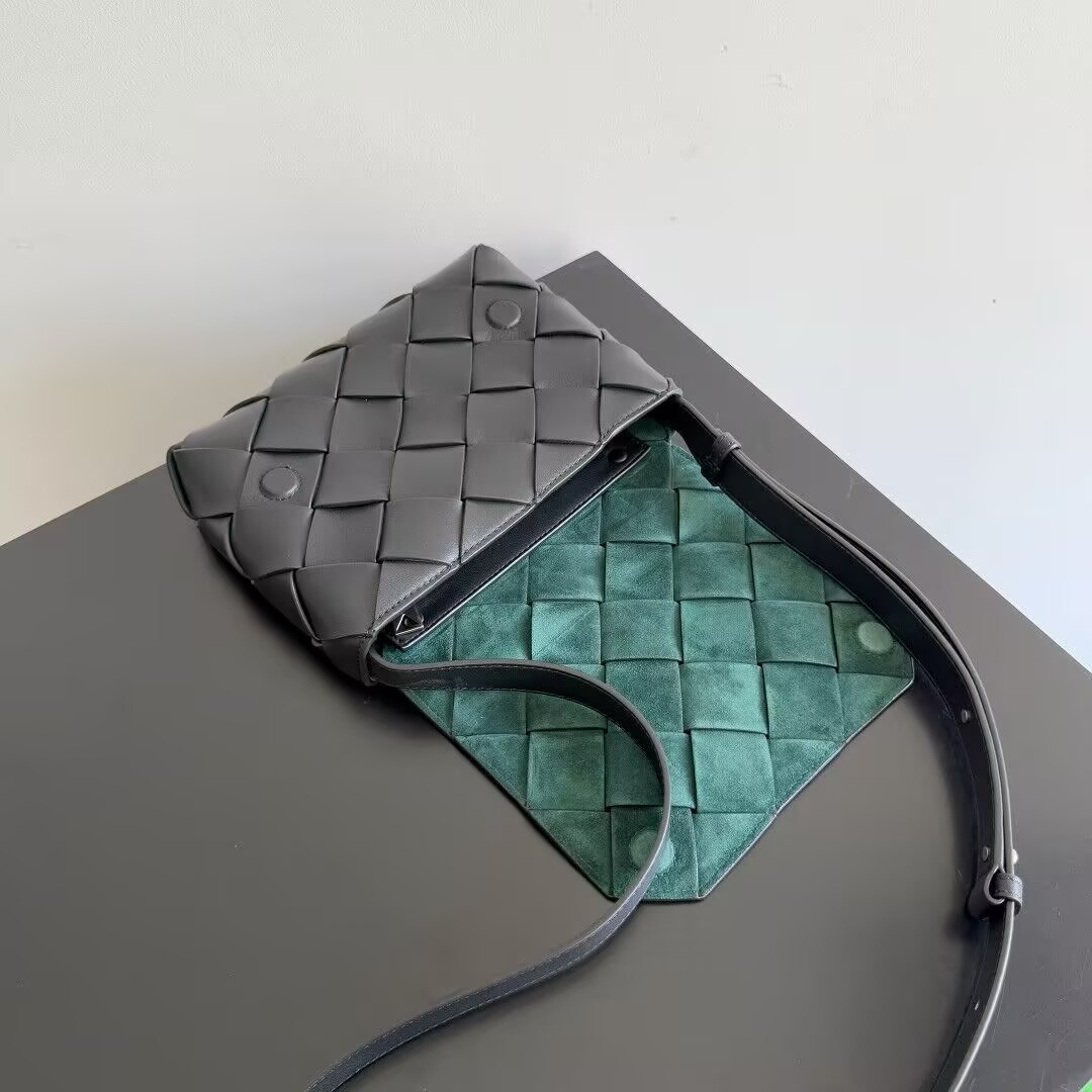 B0tt*ga Ven*ta Diago Small Crossbody Bag 22.5x16.5x5.5cm