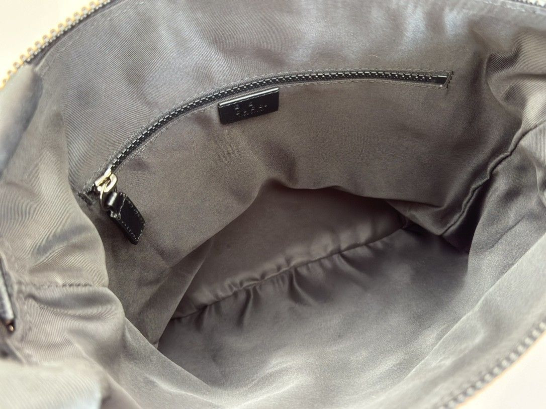 Gvc*1 Shoulder Bag 30.5x33x2cm