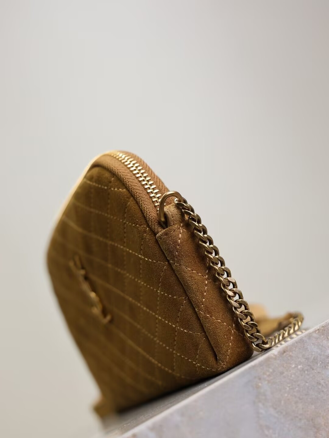 Y51 Gaby ZIPPED POUCH IN SUEDE 18x13x3.5cm