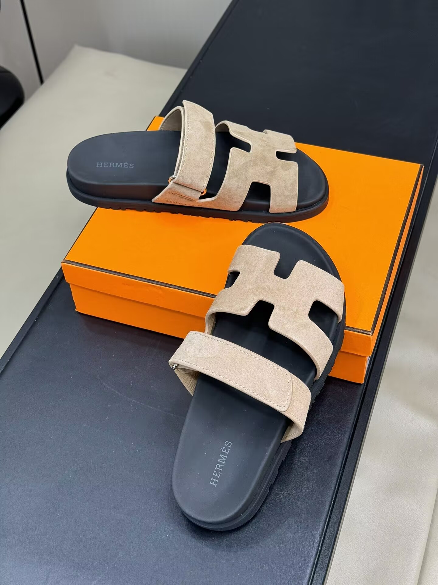 UA H**me5 Chypre sandal
