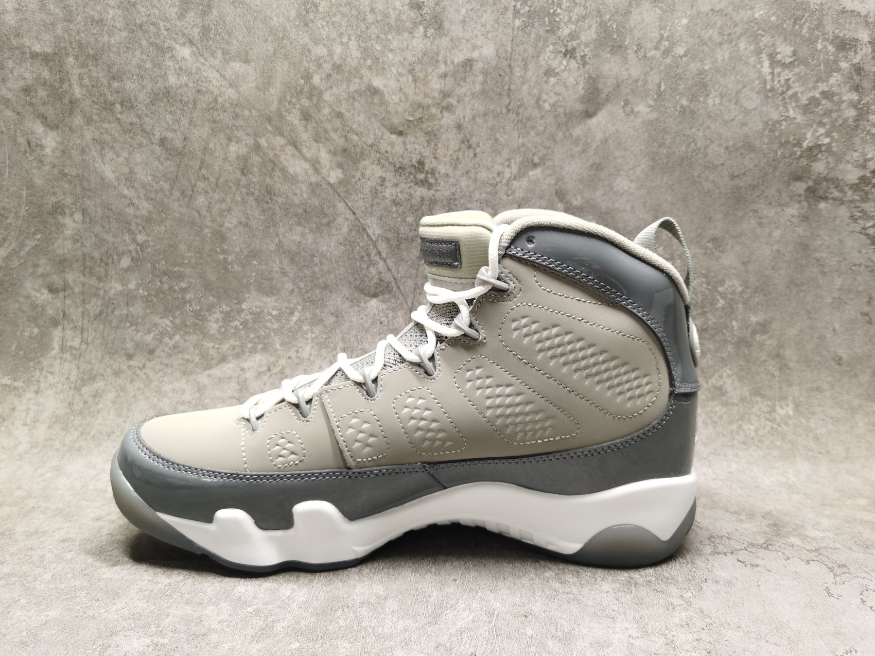 UA Air Jordan 9 Retro 