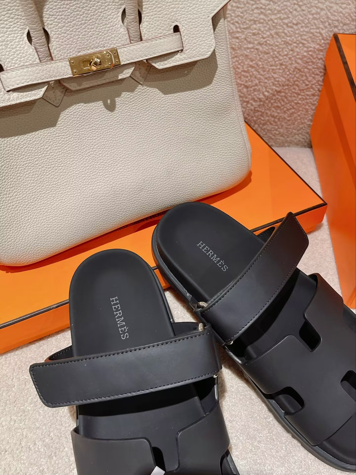 UA H**me5 Chypre sandal