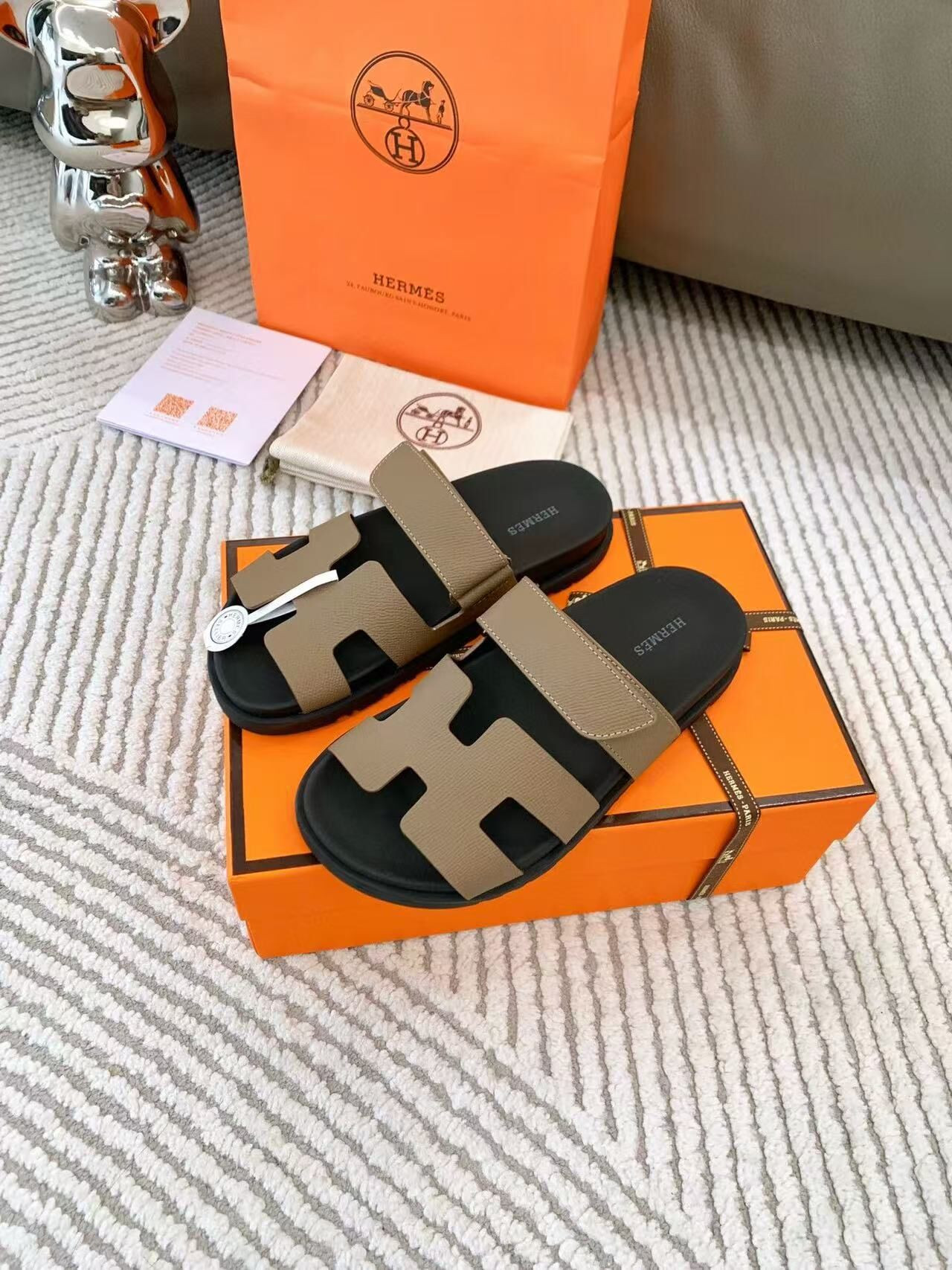 UA H**me5 Chypre sandal