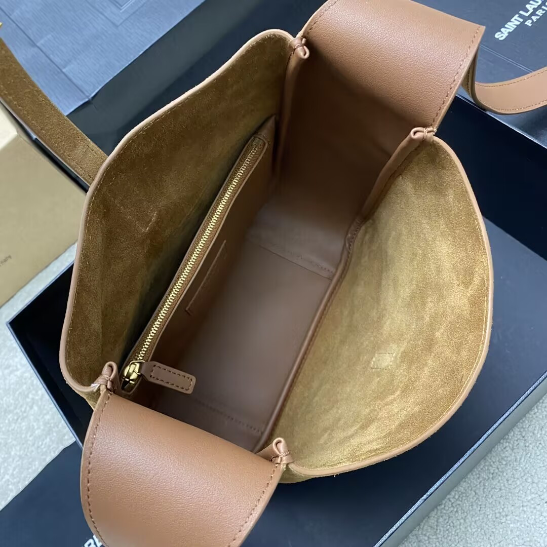 Y51 LE 5 À 7 S*pPLE IN SUEDE 23x22x8CM