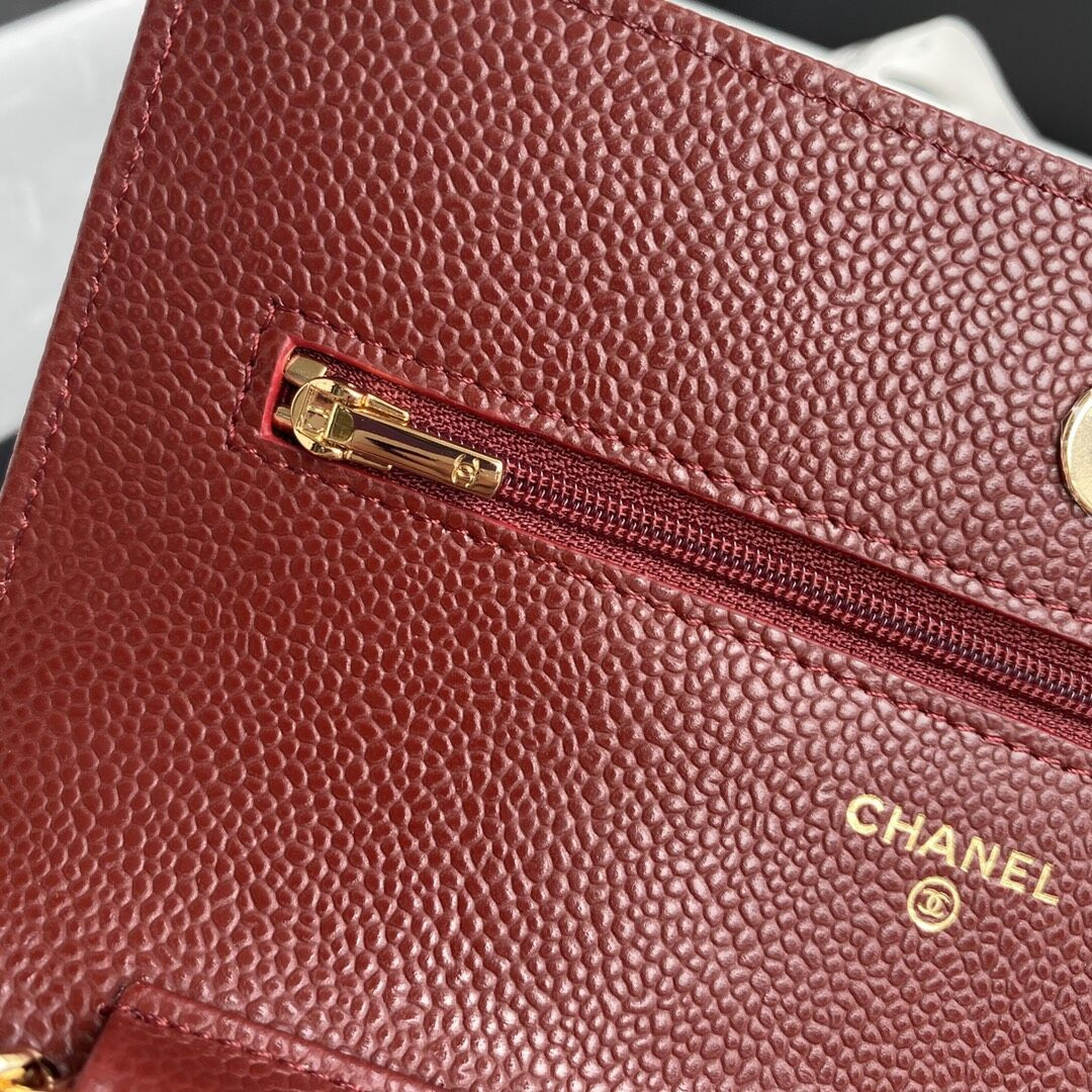 Ch**el WOC CLASSIC WALLET ON CHAIN RED 4.8 × 7.5 × 1.4 in