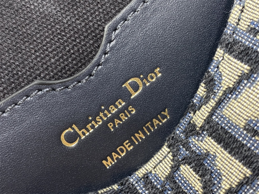 MEDIUM D10r BOBBY BAG Blue D10r Oblique Jacquard