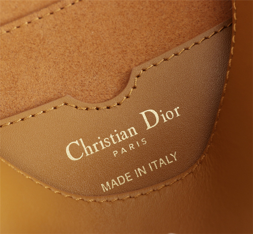 MEDIUM D10r BOBBY BAG Camel Box Calfskin