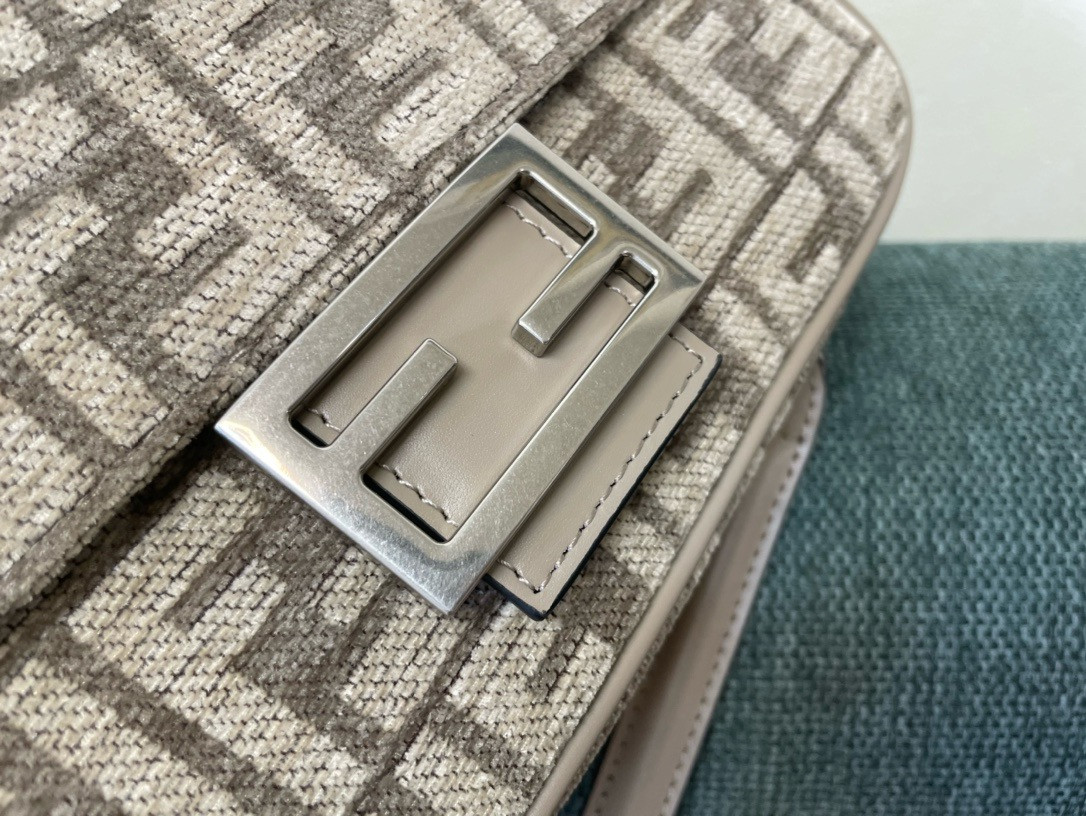 F**di Baguette Chain Midi dove gray tapestry fabric bag with FF motif SILVER 14.5x7x24 cm