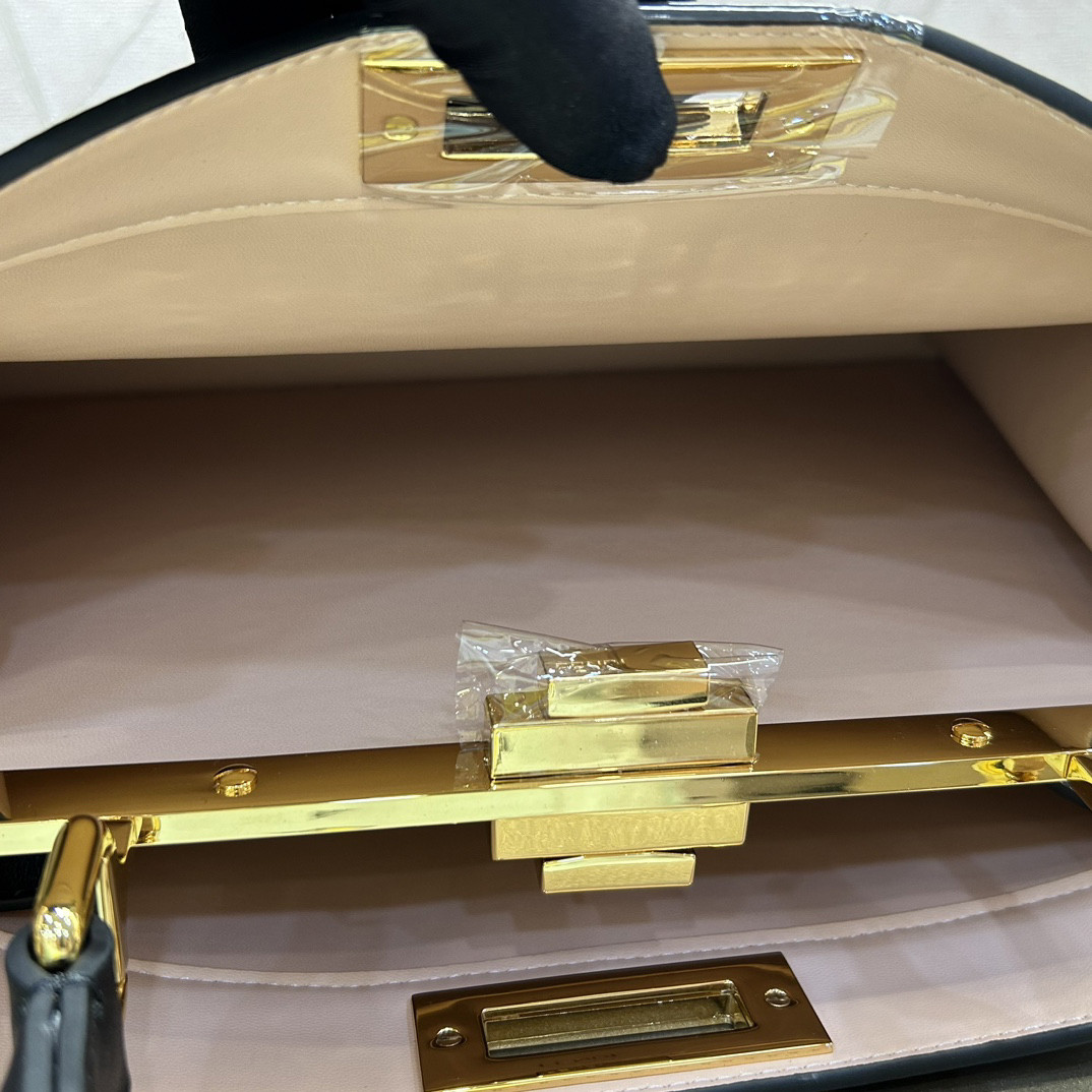 F**di Peekaboo 33x25x13cm