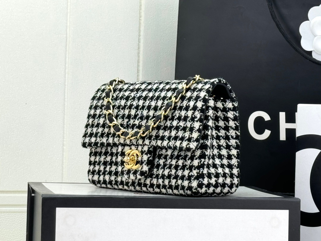 Ch**el MINI CLASSIC 11.12 HANDBAG 20 12 × 20 × 6 cm