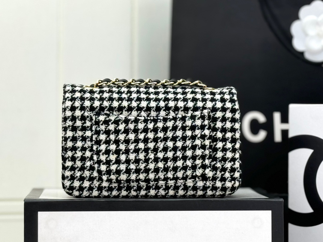 Ch**el MINI CLASSIC 11.12 HANDBAG 20 12 × 20 × 6 cm