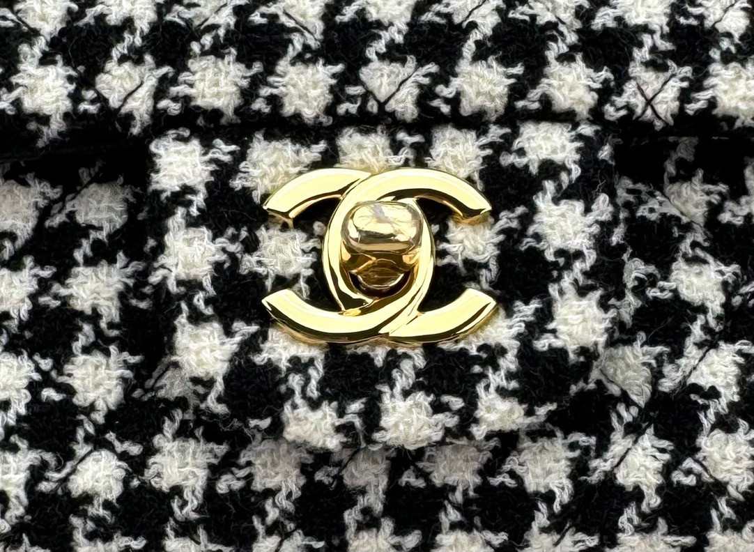 Ch**el MINI CLASSIC 11.12 HANDBAG 20 12 × 20 × 6 cm